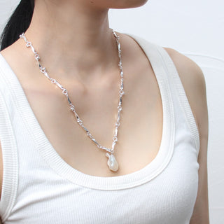 POINT PEARL NECKLACE